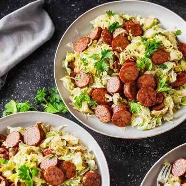 Капустная солянка с сосисками в мультиварке